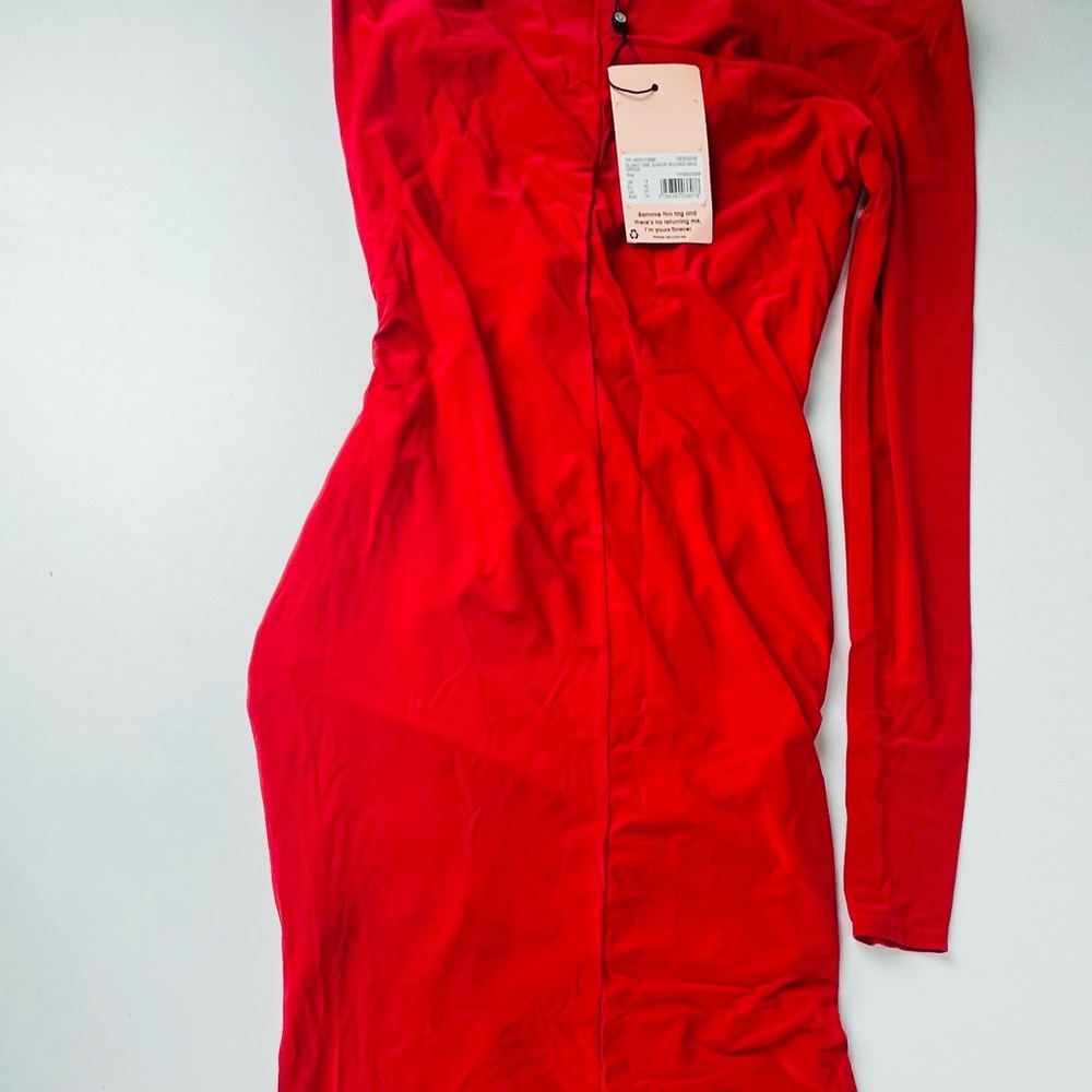 Missguided Red Ruched One-Shoulder Dress - Picture 4 of 9
